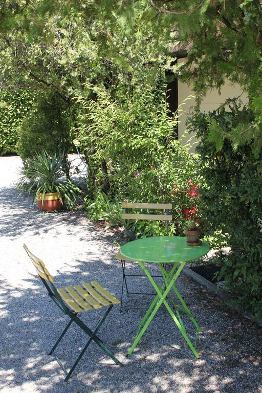 L'Auberge Des Collines Granges-les-Beaumont Room photo