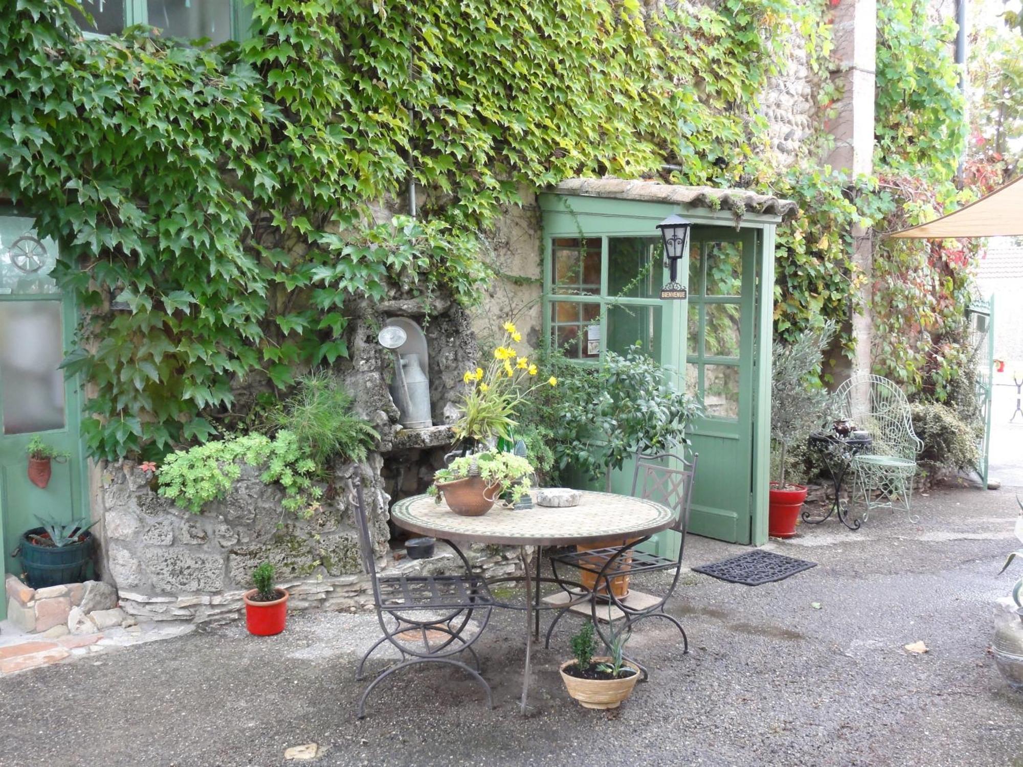 L'Auberge Des Collines Granges-les-Beaumont Exterior photo